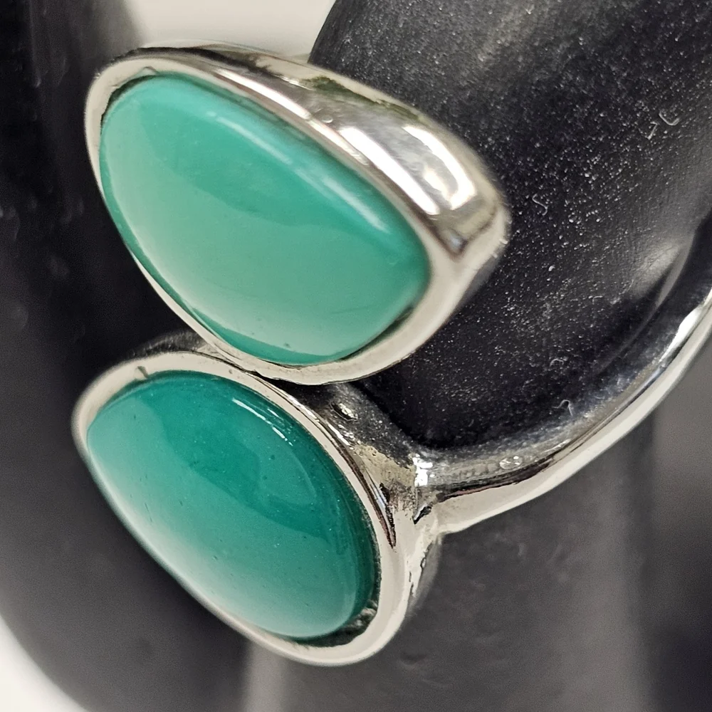 Elegant Silver Turquoise Ring